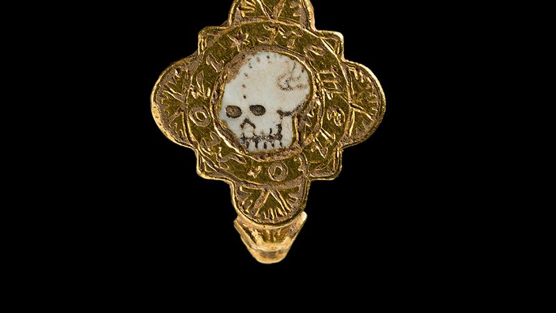 Gold skull ring shop eft