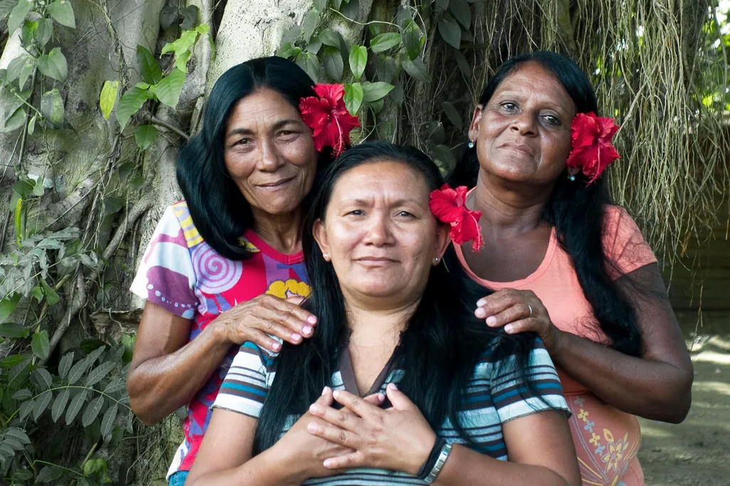 Taíno sisters