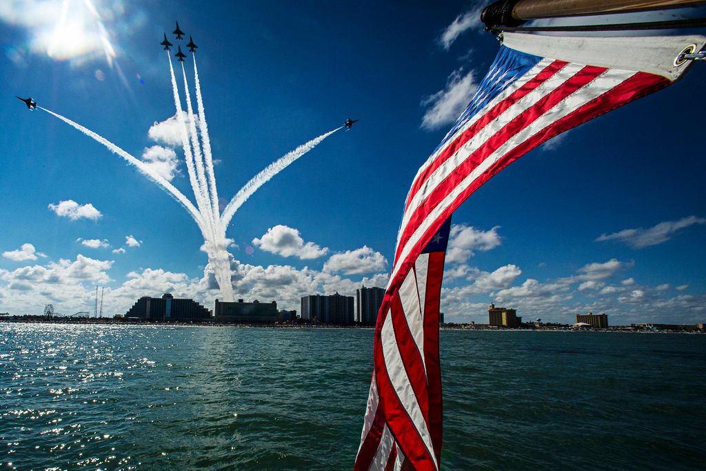 thunderbirds wings and waves.jpg