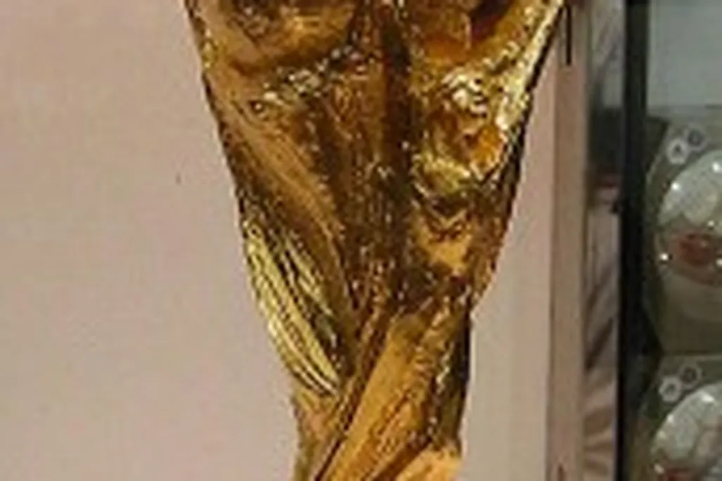 20110520102353344px-FIFA_World_Cup_Trophy_2002_0103_-_CROPPED--172x300.jpg