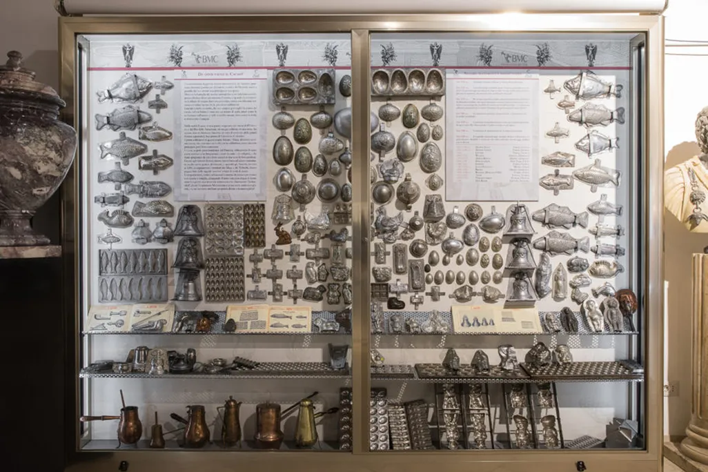 View of display case at Garum, Biblioteca e Museo della Cucina