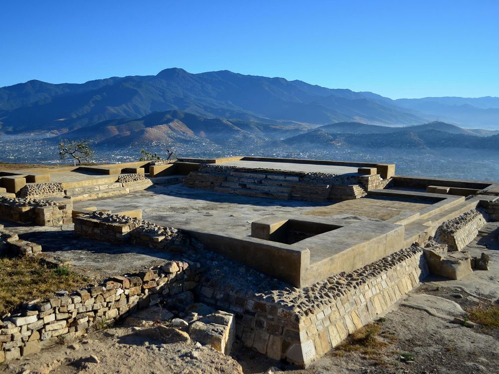 Ruinas arqueológicas de las estructuras de Atzomba