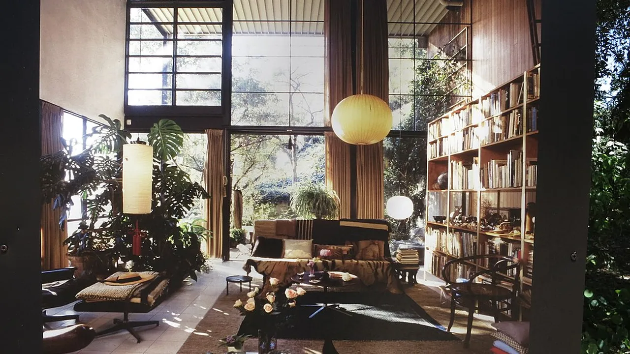 【新品】The World of Charles and Ray Eames The World of Charles and Ray Eames (Paperback) /anglais