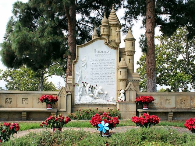 Forest Lawn Memorial-Park doubled as a spectacle of art, Christianity, architecture and patriotism.