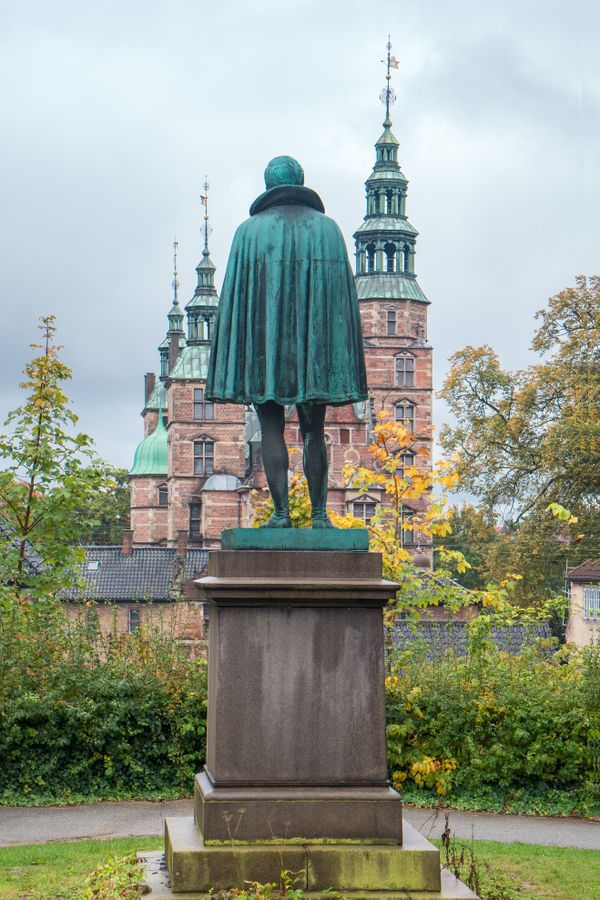 Tycho Brahe Monument and the Rosenburg Castle thumbnail