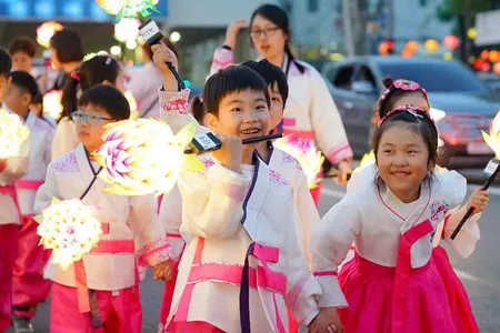 Yeondeunghoe is the Korean celebration of the Buddha’s birthday.