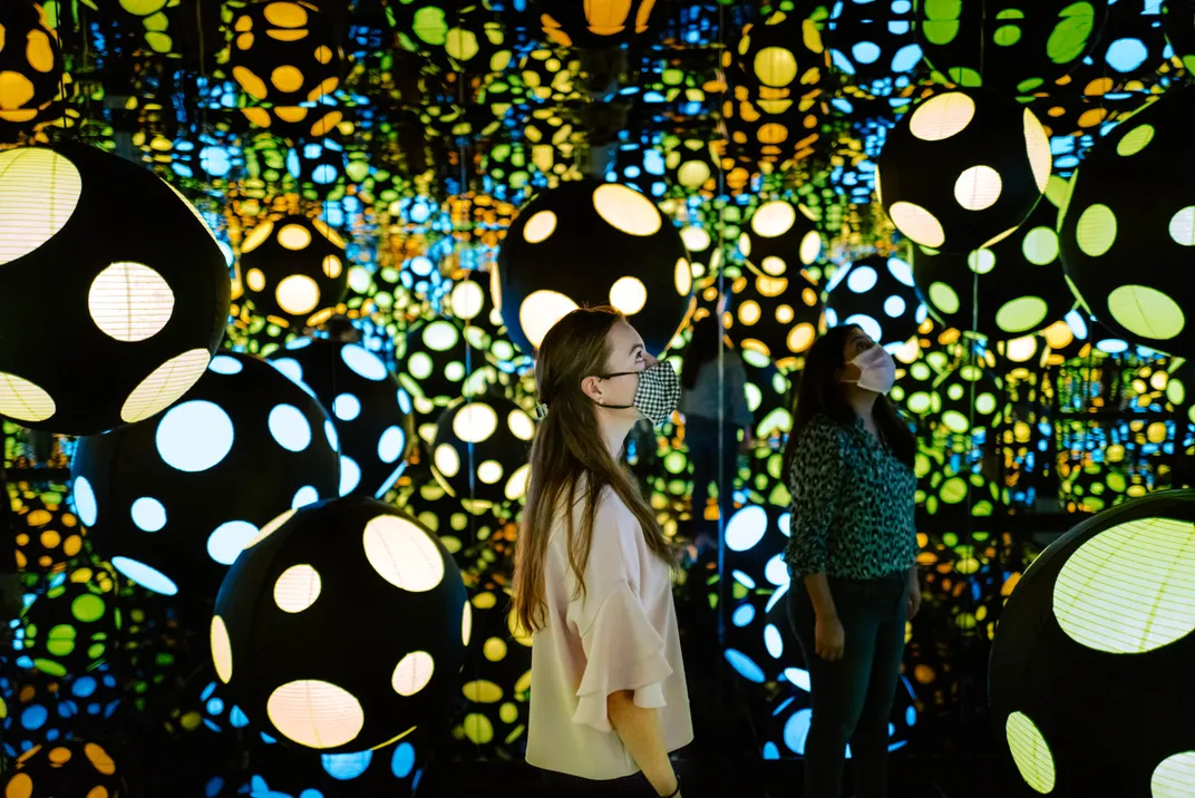 Infinity Mirrored Room—My Heart Is Dancing into the Universe (2018)