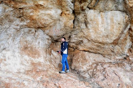 Los Machos rock shelter and schematic rock art panel