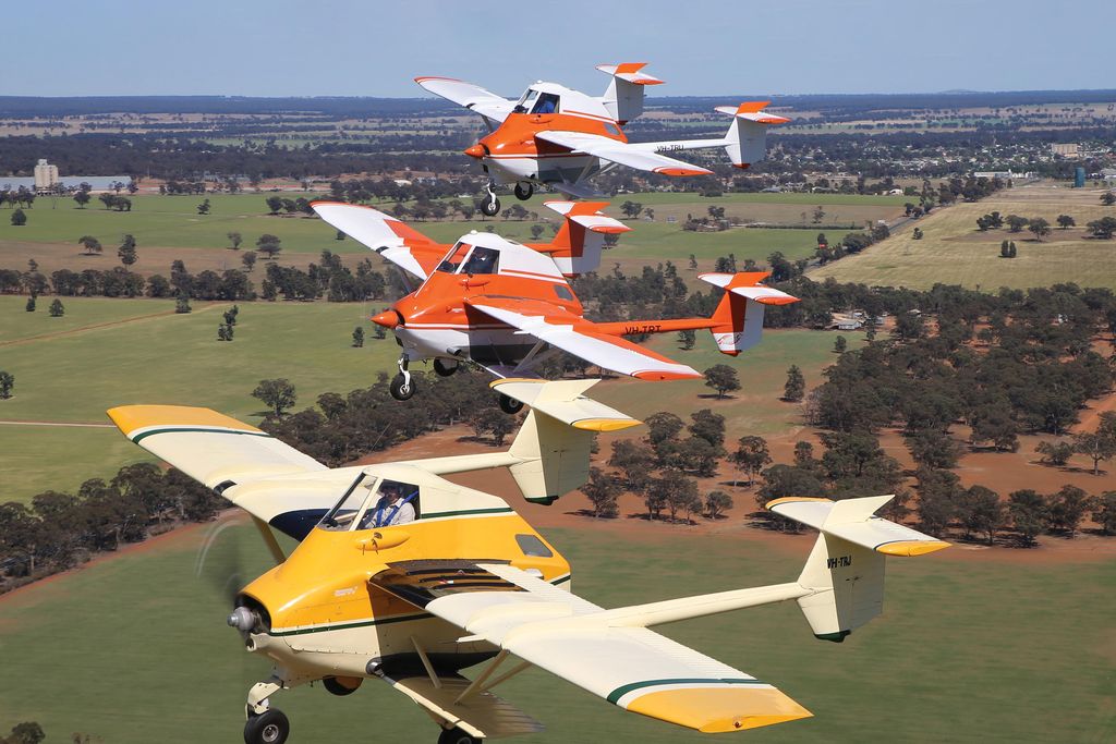 11J_DJ2022_UgliestShowplane-GavinConroyAC3Q8790_LIVE.jpg