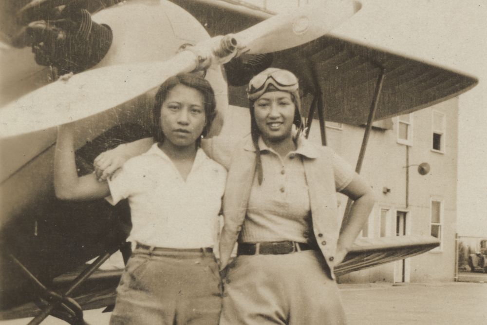 Hazel Ying Lee (right) and fellow pilot Virginia Wong (left)
