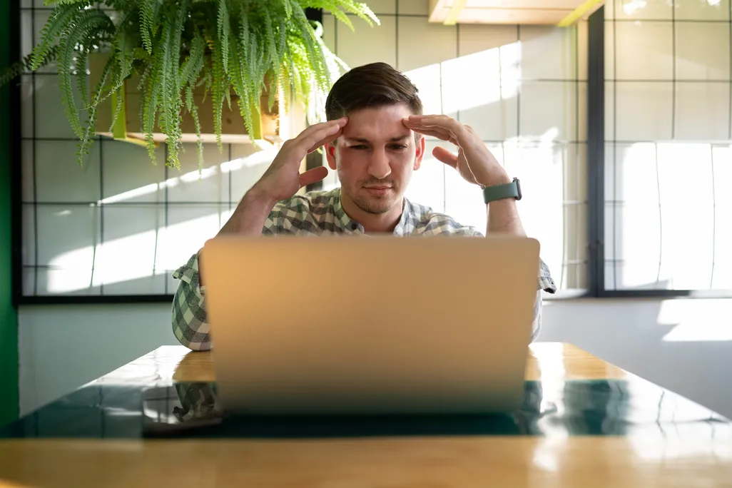man looking at computer screeen