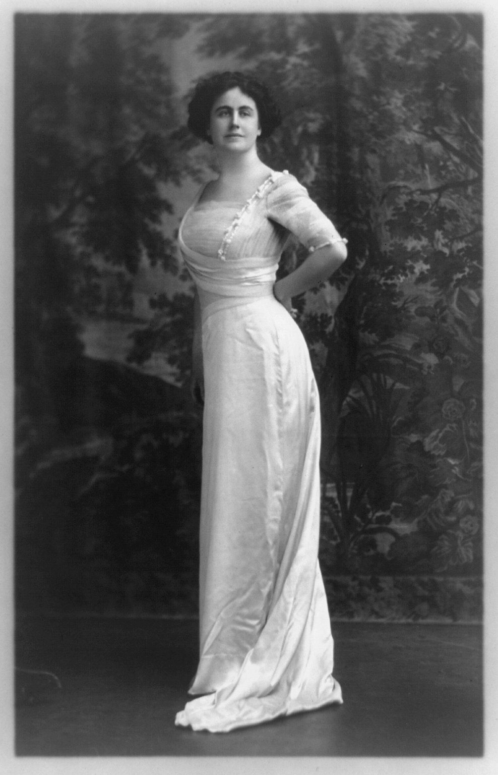 Edith in 1913, before her marriage to Woodrow