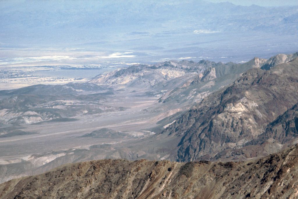 Death_Valley,19820817,Dante's_View,to_North.jpg