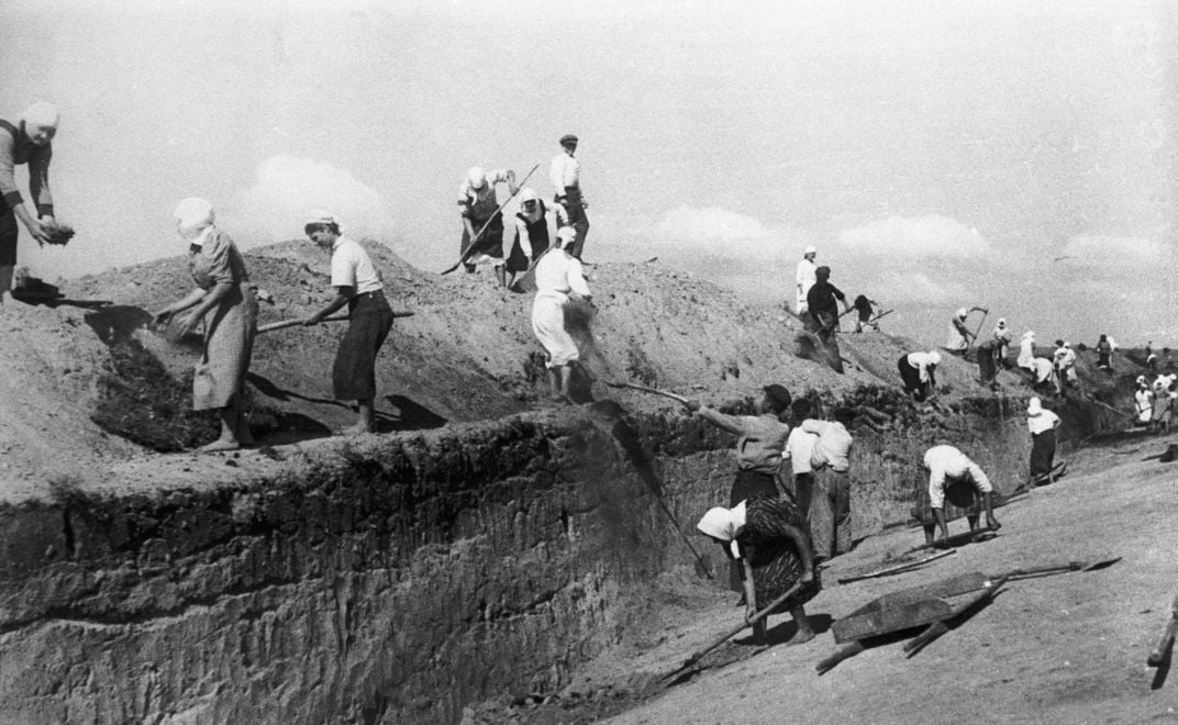 Locals work to erect huge anti-tank traps in December 1941, during the Nazi invasion of Ukraine.