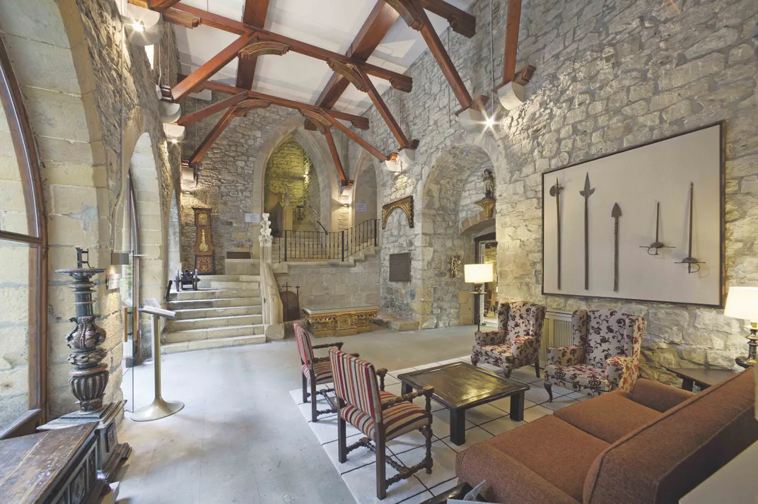 A comfortable lounge in the Parador de Hondarribia