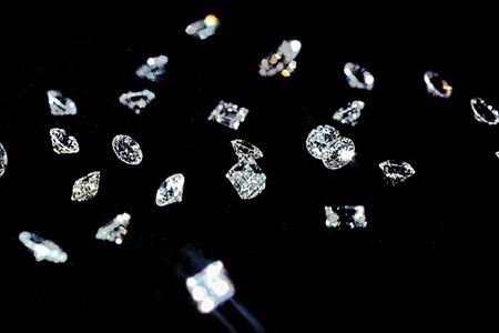 These rocks don’t lose their shape: thanks to recent advances, scientists can grow gems (from Apollo) and industrial diamonds in a matter of days.