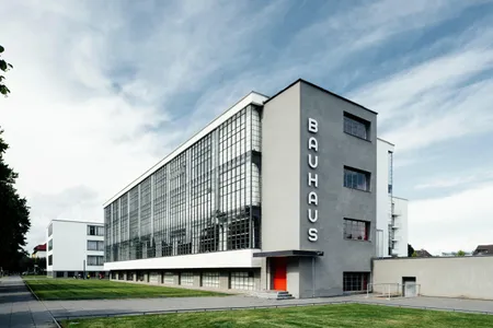 Walter Gropius' Dessau Bauhaus building