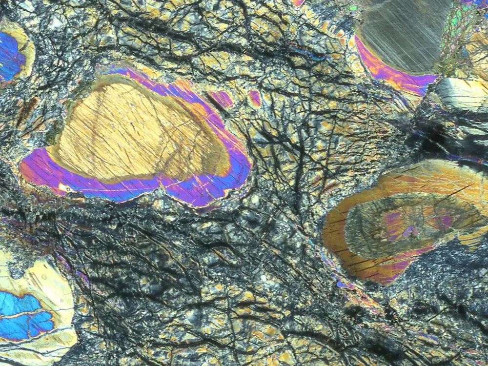 A mantle rock sample viewed under a microscope.