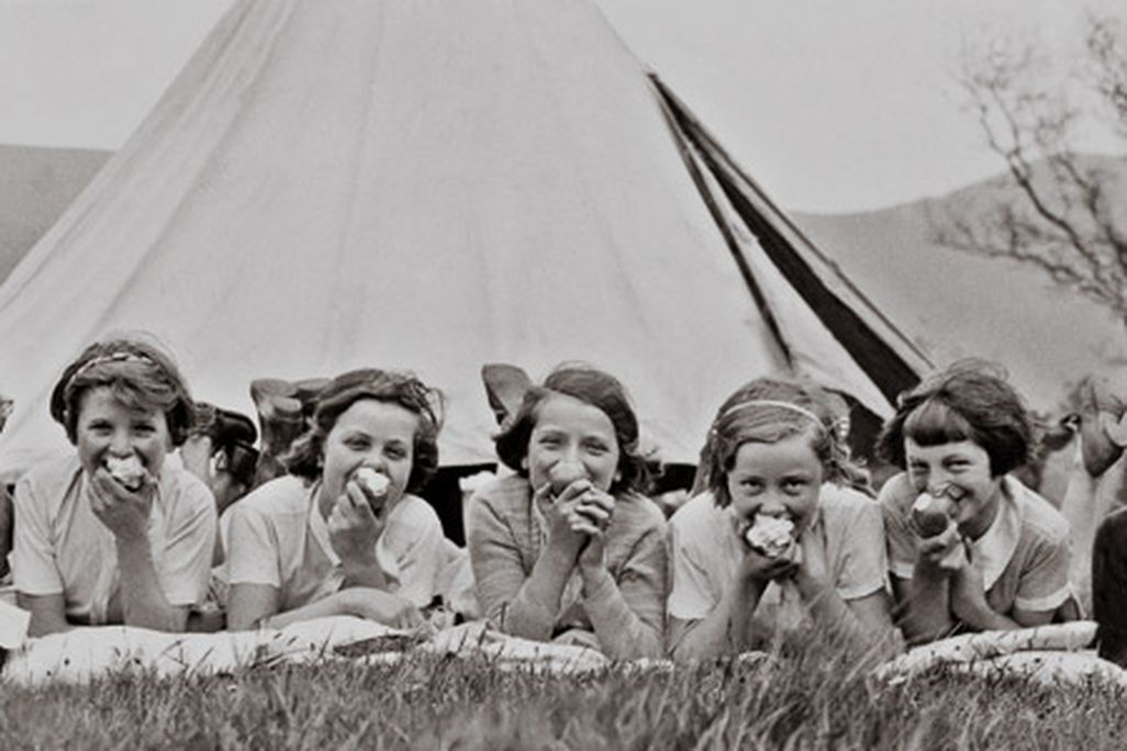 Girls eating apples