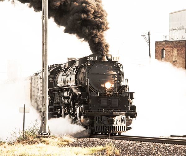 Big Boy Steam locomotive #4014 pulling out of Ft Worth TX thumbnail