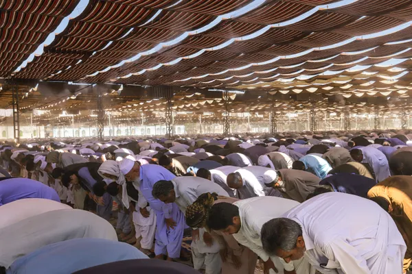 Friday prayers in MakkiMosque thumbnail