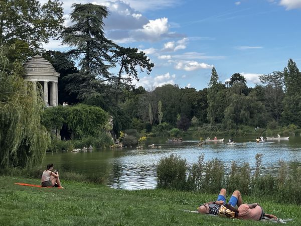 Sunday rest in a French park thumbnail