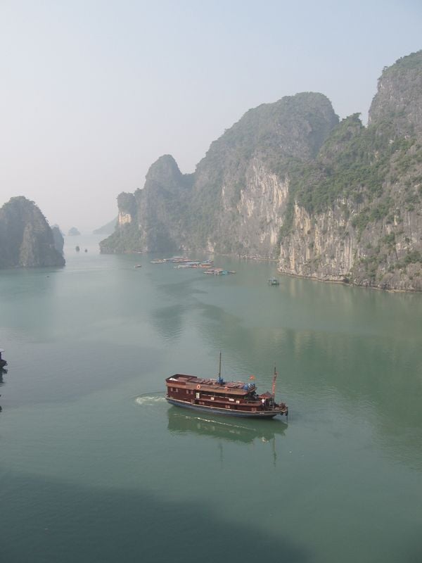 Ha Long Bay - one of the natural wonders of the world thumbnail