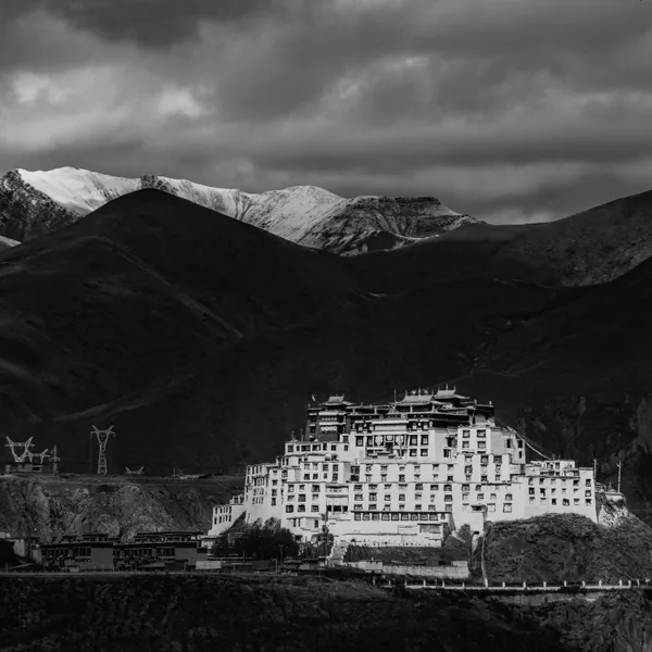 The house under the snow mountain thumbnail