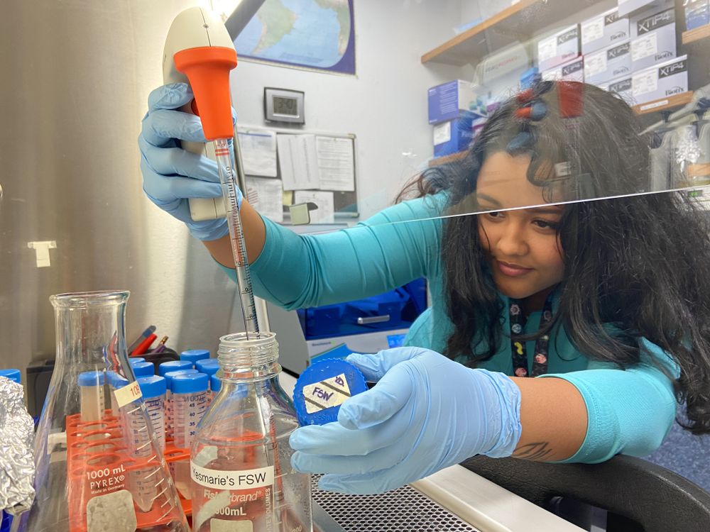 Yesmarie De La Flor answers your questions about what it’s like being a marine scientist in a National Museum of Natural History program streaming on Dec. 10. (Michelle Donahue, Smithsonian)