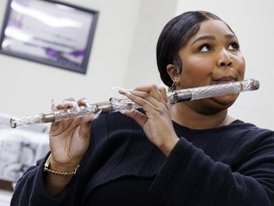 Lizzo plays President James Madison&rsquo;s flute at the Library of Congress