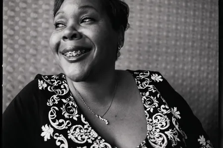 Redd Velvet (born Crystal Tucker) started her career as a classically trained singer. In her early 40s she moved to Memphis and switched to the blues.
