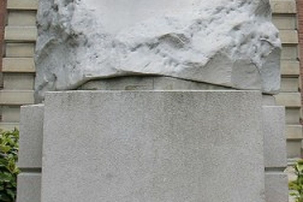 20110520090033249784970_8a441f7ac0-252x400.jpg