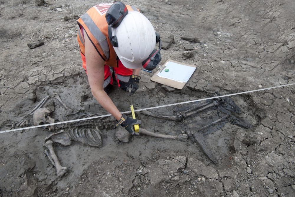 The-booted-man-discovered-on-the-Tideway-site-at-Chambers-Wharf-in-London-c-MOLA-Headland-Infrastructure-1-1024x668.jpg