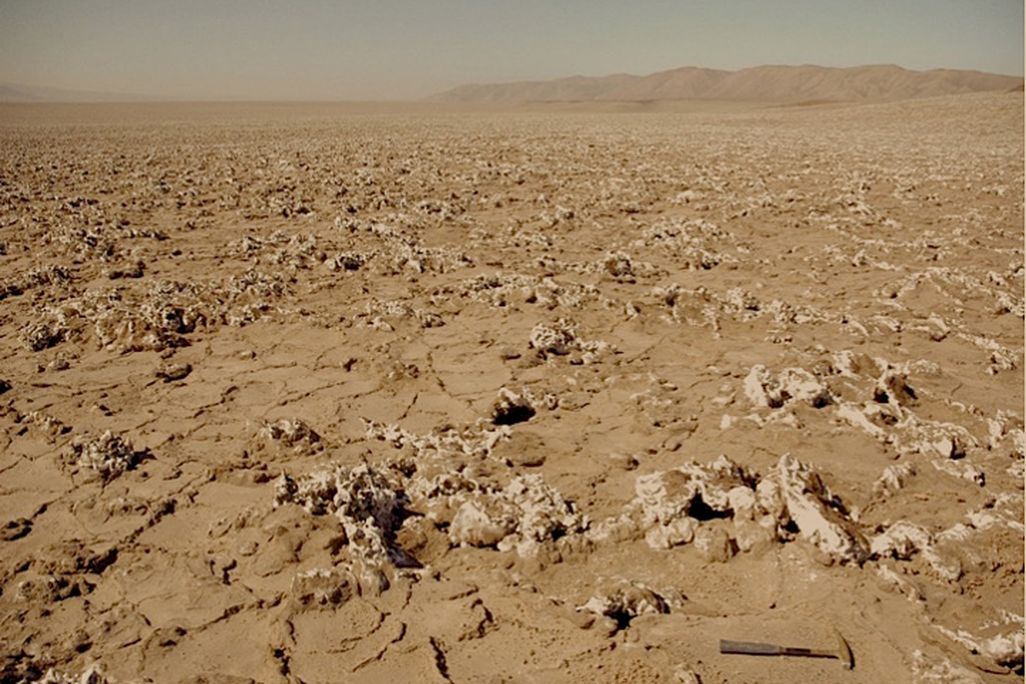 Atacama_salt_nodules.jpg
