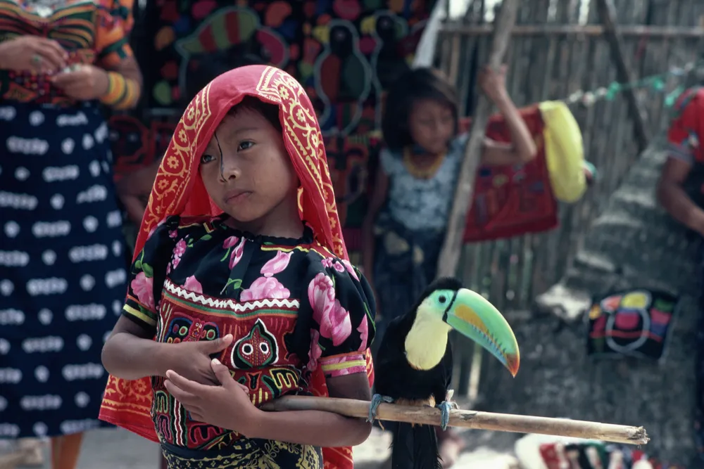Guna girl wearing a mola