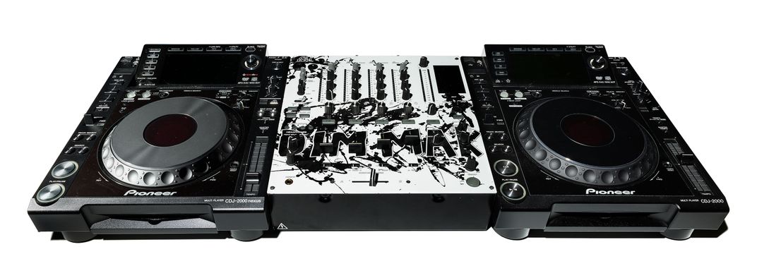 Aoki DJ equipment