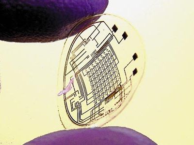 contact lense with computer screen