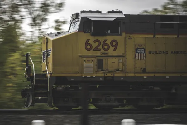 Union Pacific freight train through the Columbia River Gorge thumbnail