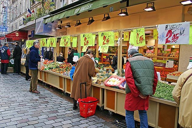 Rue Cler locals buying produce