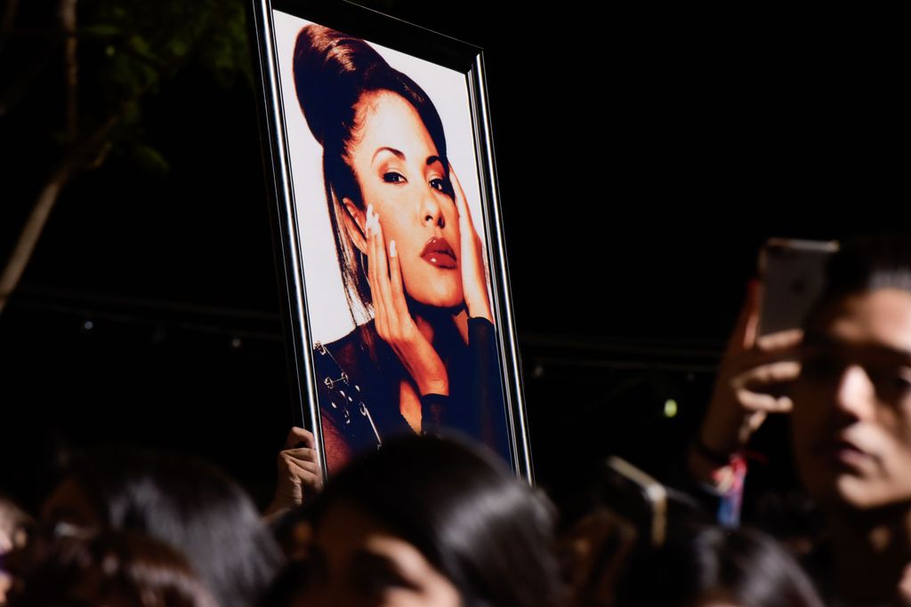 Fans hold photo of Selena