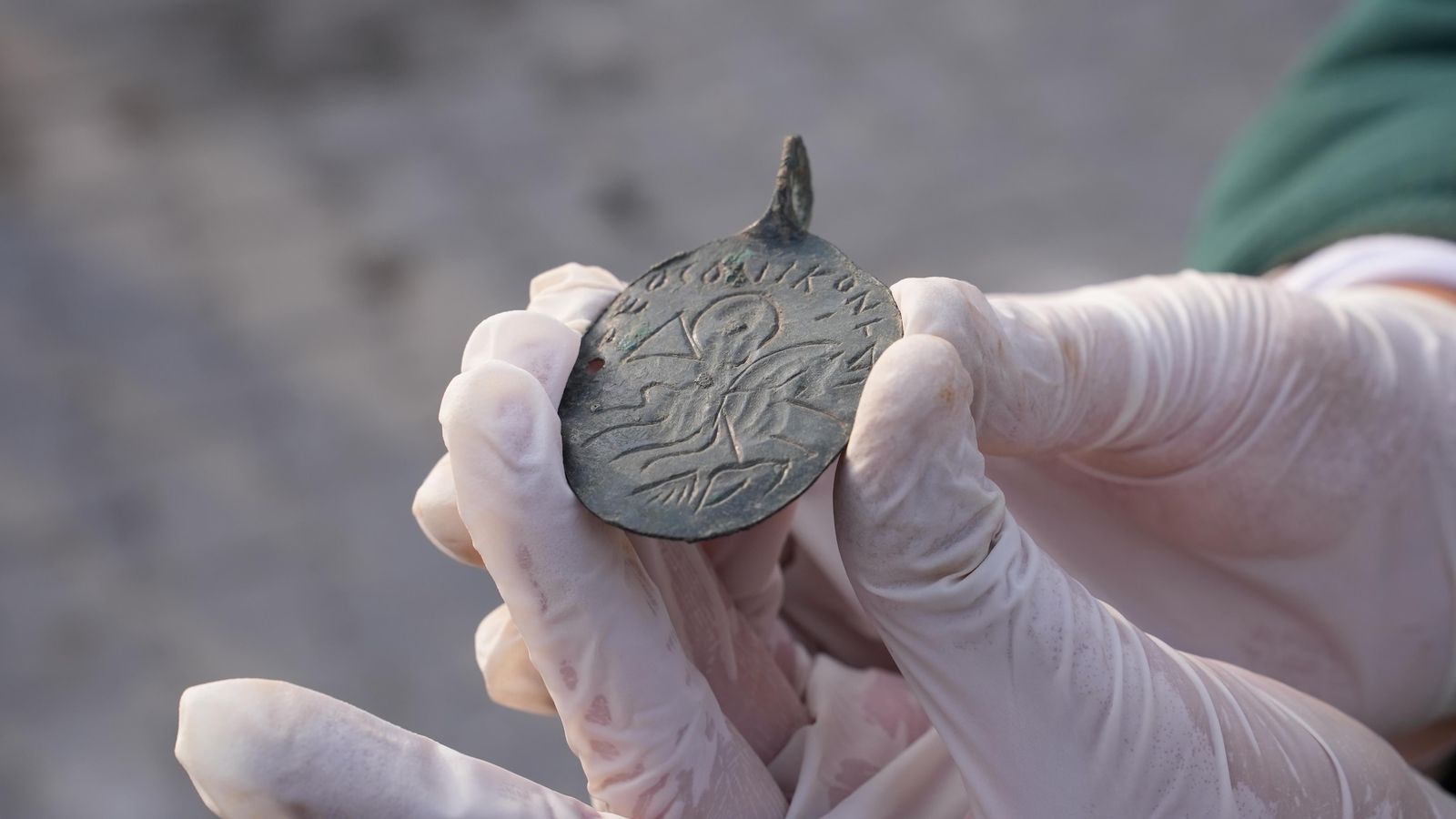 Rare 1,600-Year-Old Pendant Discovered in Turkey Depicts King Solomon ...