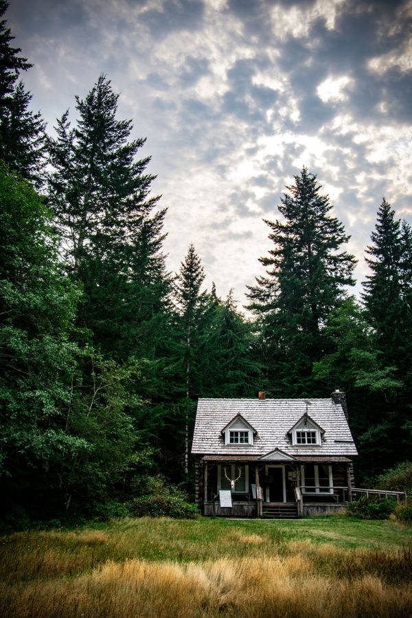 Mt Storm King Ranger Station thumbnail