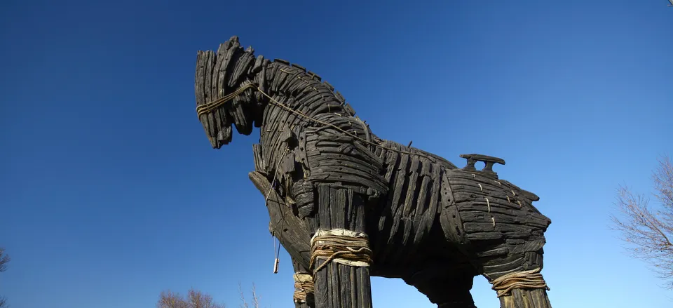  Statue of the Trojan horse 