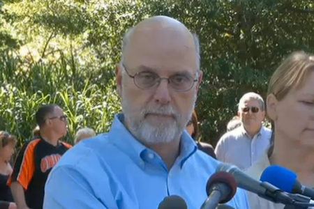 National Zoo Director Dennis Kelly informed crowds of the cub’s death.