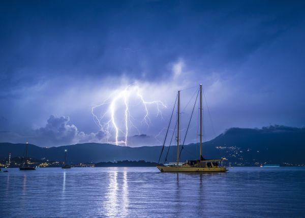 lightning strike in Corfu thumbnail