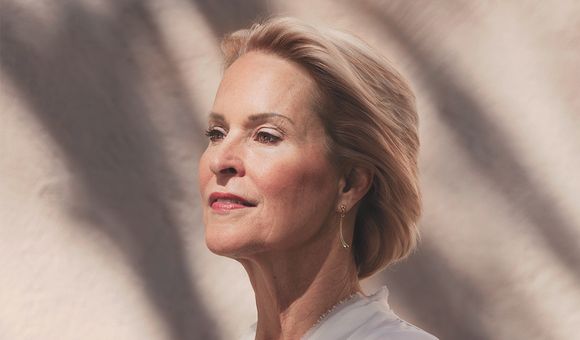 Frances Arnold by Katy Grannan. A commission of the National Portrait Gallery. Credit: “Frances Arnold” by Katy Grannan, pigment print, 2018.  National Portrait Gallery, Smithsonian Institution. © Katy Grannan. 