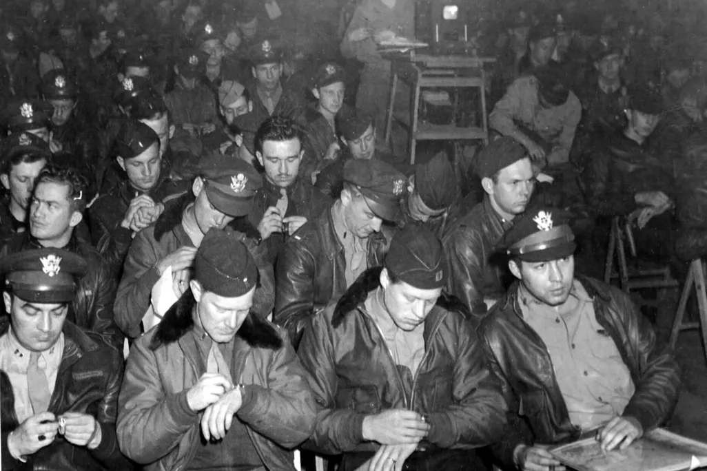 09I_CE13_VeteransVoices2018-D-DayPrepTimeSet_LIVE.jpg