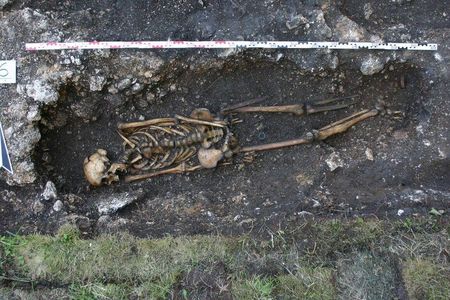 The 1,500-year-old skeleton of a man and his prosthesis was found in a grave next to medieval church in Hemmaberg, Austria.