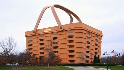 This Giant, Seven-Story Picnic Basket, Once Home to an Iconic American Brand, Could Be Yours for $8.5 Million