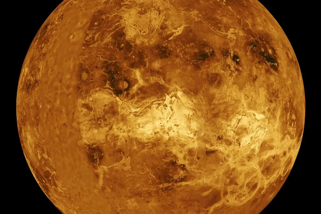 Venus, a great place to take a few laps in orbit